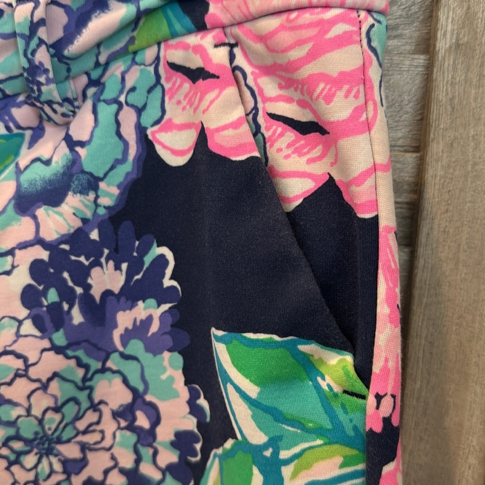 Lilly Pulitzer Women’s Callahan Knit shorts high tide Floral Print size 8 - Picture 4 of 11